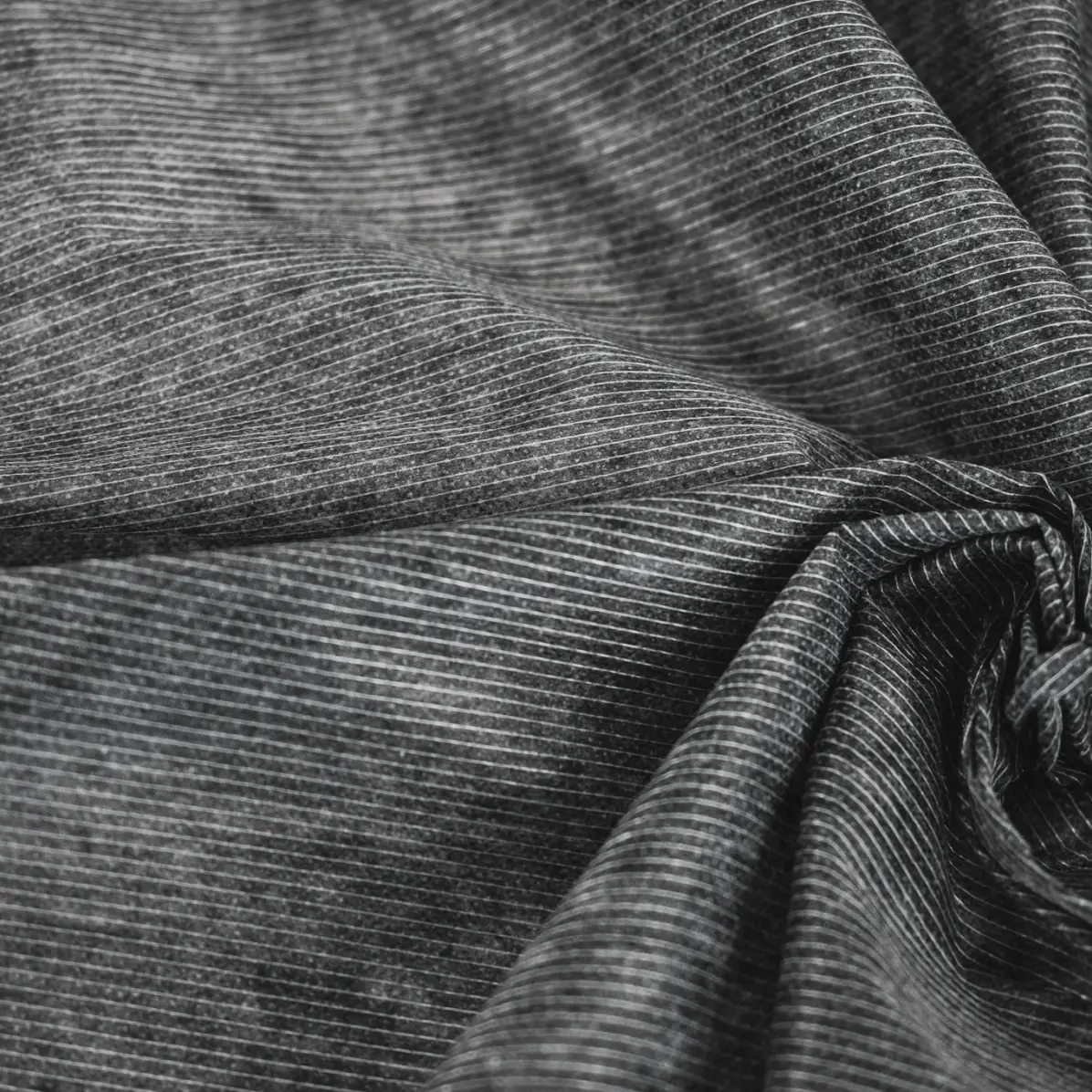 Tisséless Charcoal transparent non woven fusible interfacing 42 g/m²