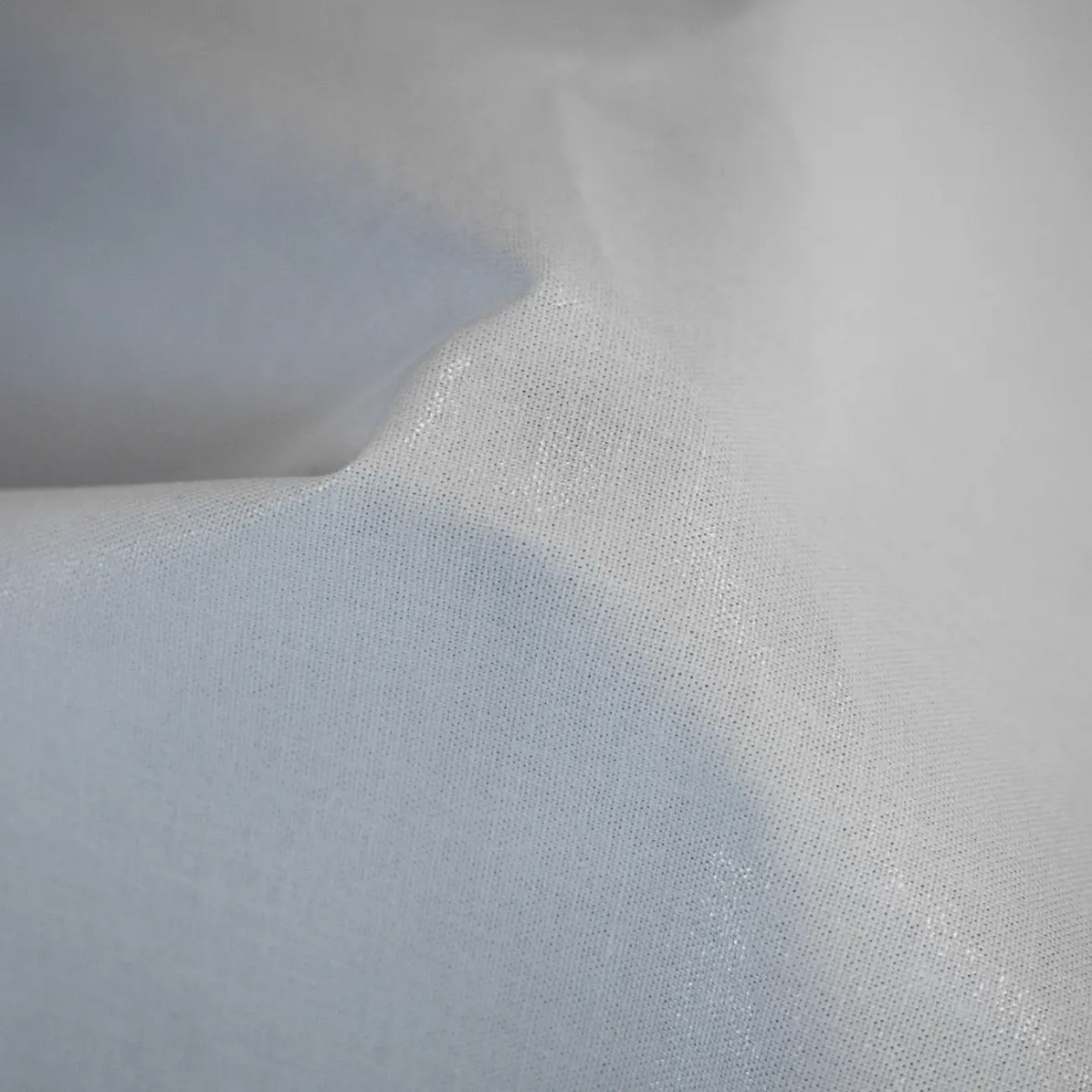 DHJ White Fusible opaque shirt interfacing 235 g/m²