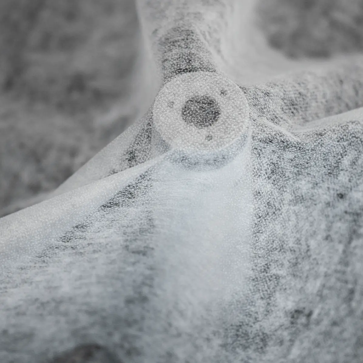 Tisséless White fusible semi-transparent non woven interfacing 25 g/m²